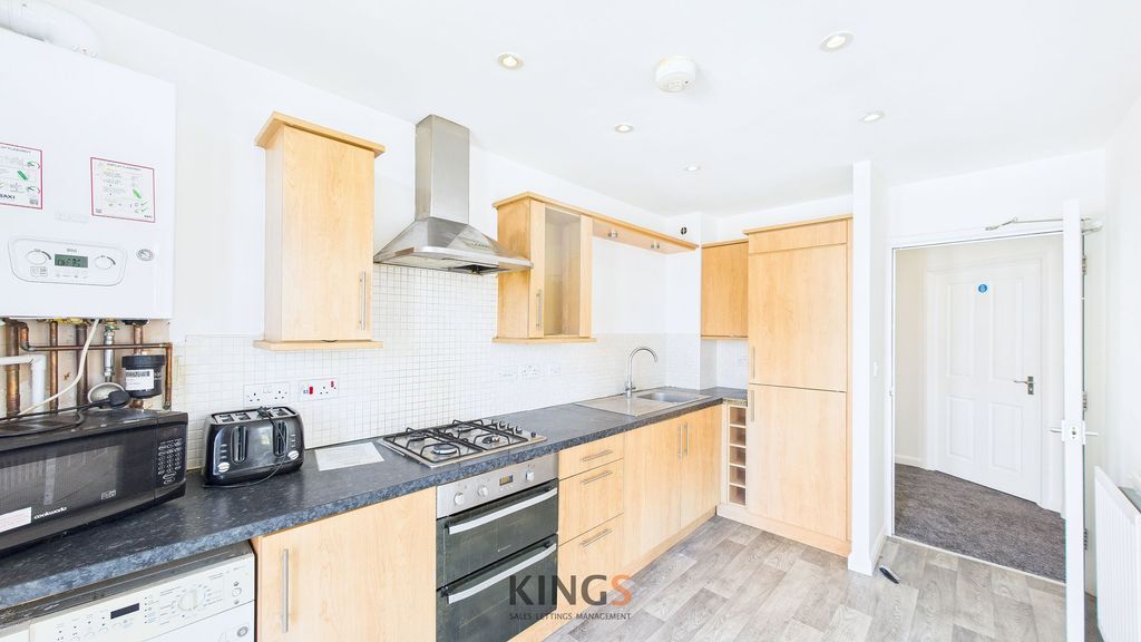 Property photo 3 of 9 Kitchen