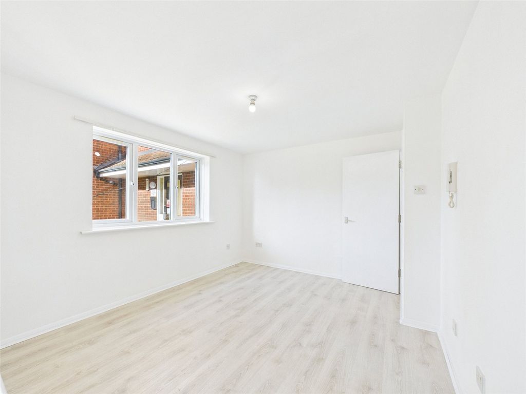 Property photo 2 of 12 Picture No. 02