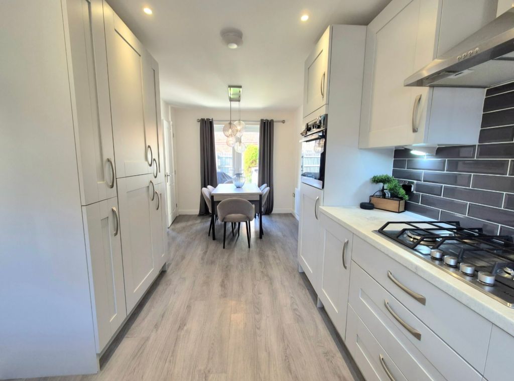 Property photo 3 of 19 Kitchen Diner