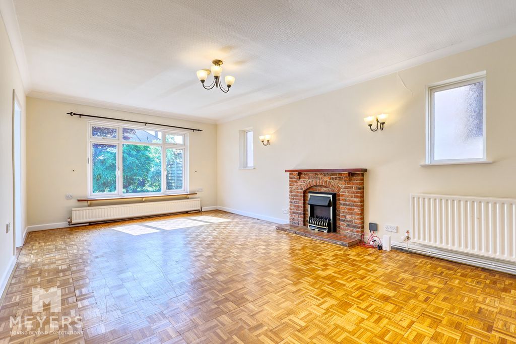 Property photo 2 of 27