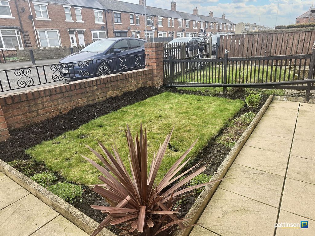 Property photo 2 of 18