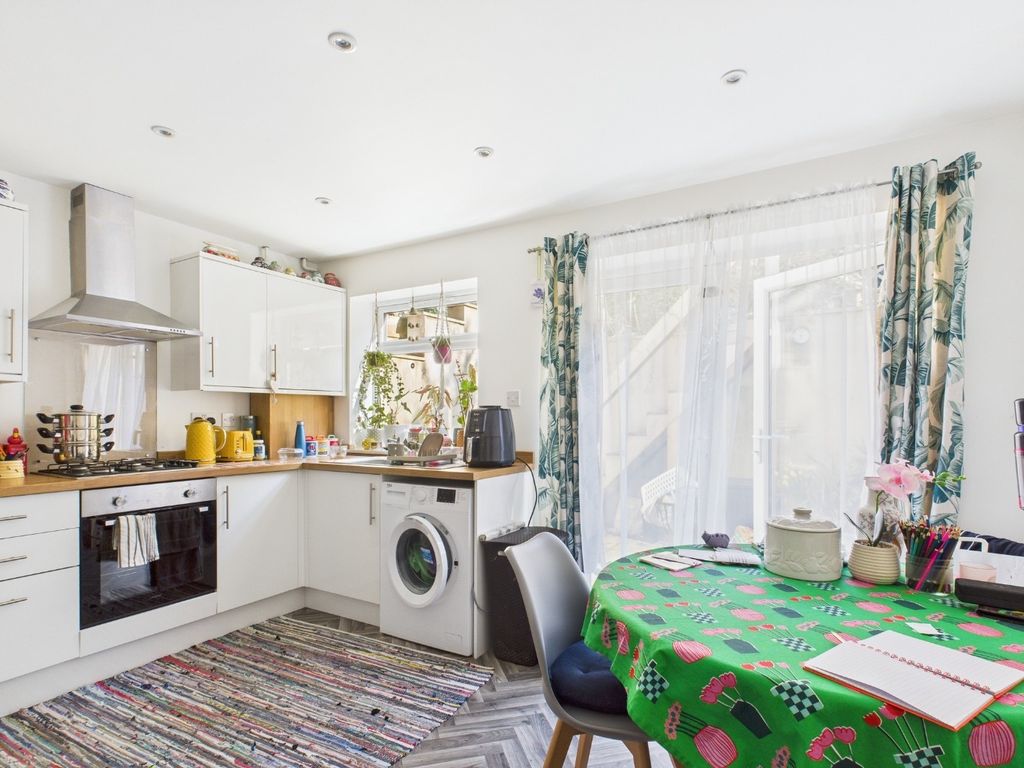Property photo 3 of 14 4073616