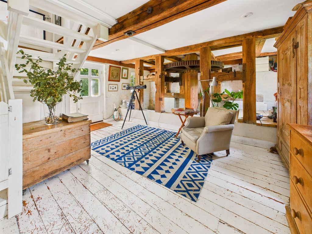 Property photo 2 of 36