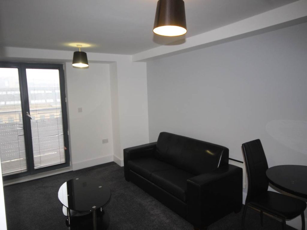Property photo 3 of 8 513 Woolston (Livingroom 2)