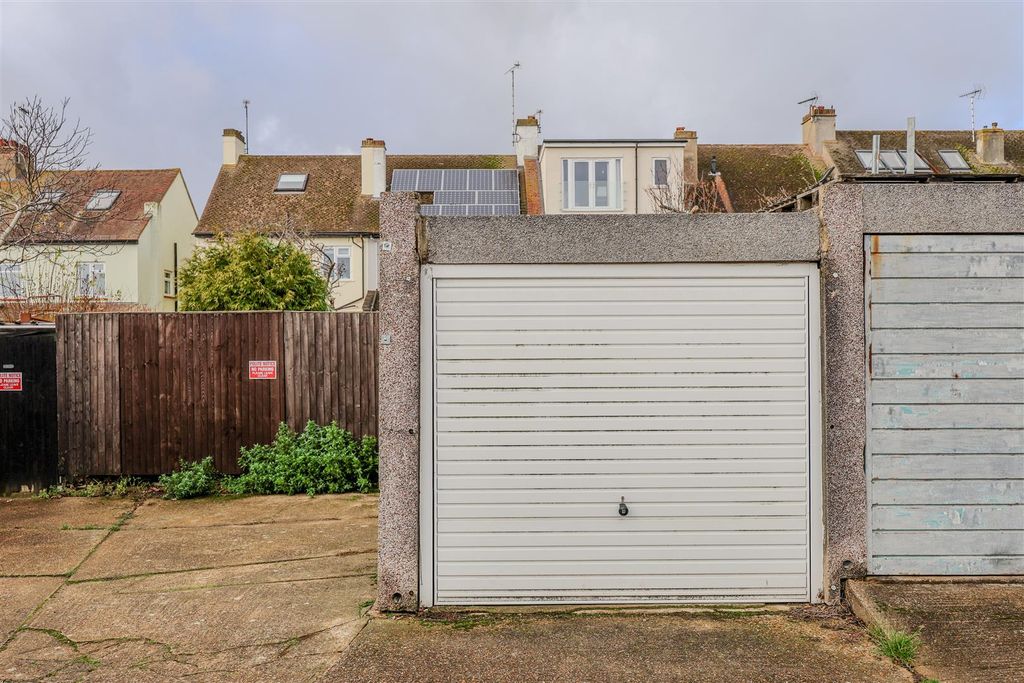 Property photo 2 of 3