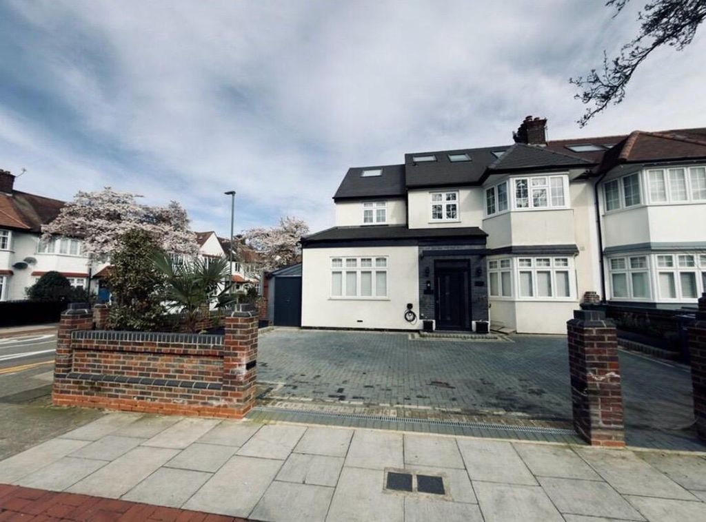 Property photo 1 of 8 Front (Exterior)