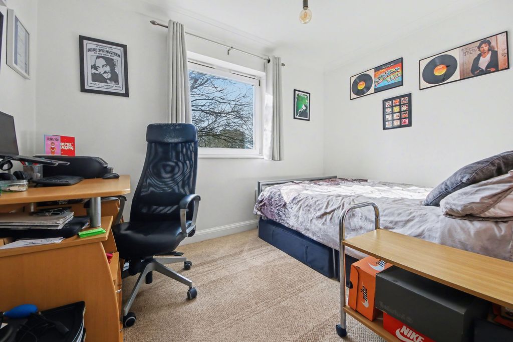 Additional image 11 of 2 bed flat for sale52 Vespasian Road, Bitterne Manor SO18