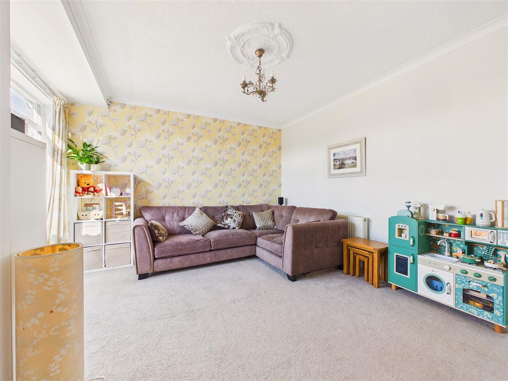 Property photo 3 of 12 Cam05193G0-Pr0205-Still011.Jpg