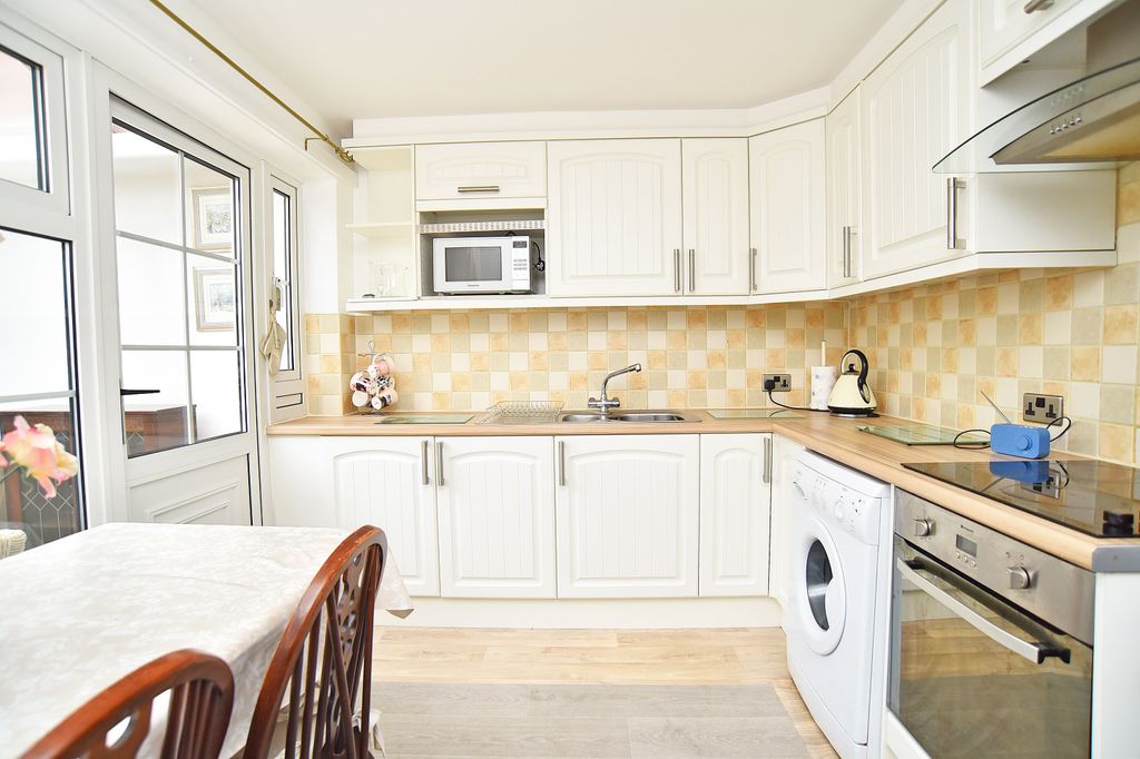 Property photo 2 of 14