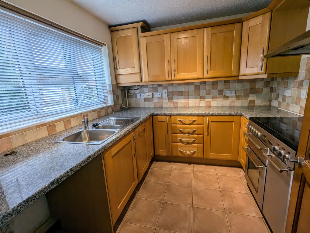 Property photo 2 of 5 Kitchen