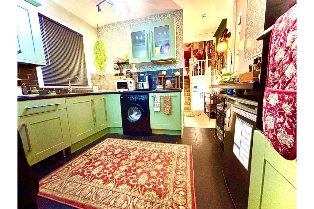 Property photo 2 of 19 Kitchen