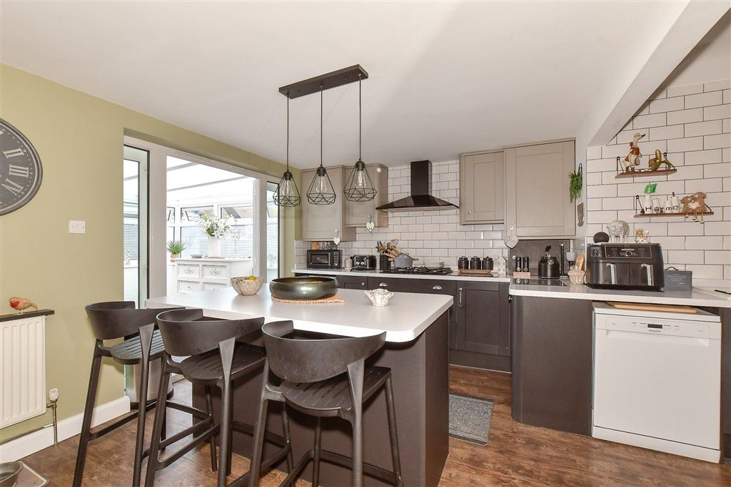 Property photo 2 of 17 Kitchen/Breakfast Room