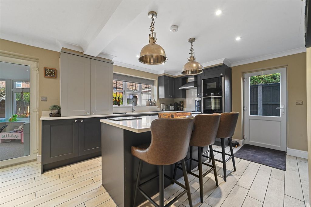 Property photo 2 of 18 Kitchen