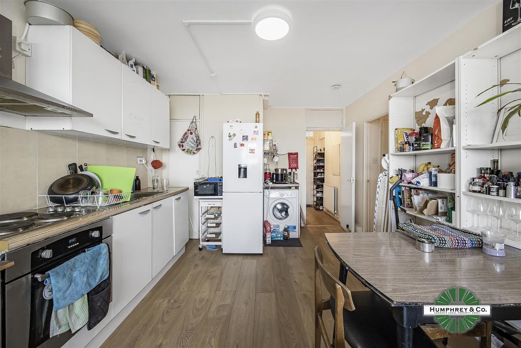 Property photo 2 of 13 Flat 84, Granard House, Bradstock Road -009.Jpg