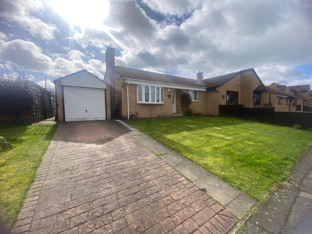 Property photo 1 of 8 32 Drakehead.Jpg