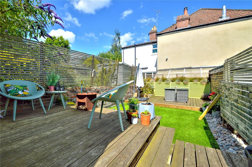 Property photo 2 of 18 Picture No. 16