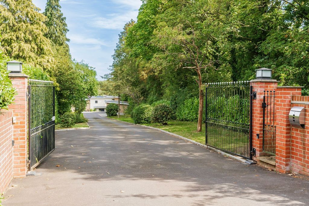 Property photo 1 of 32