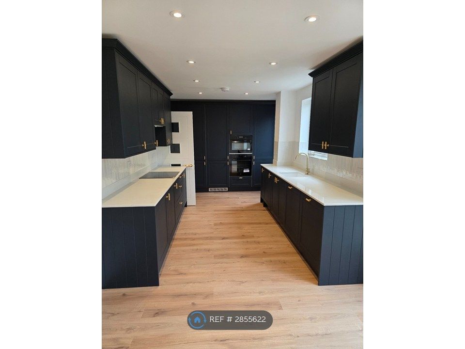 Property photo 1 of 17 Kitchen