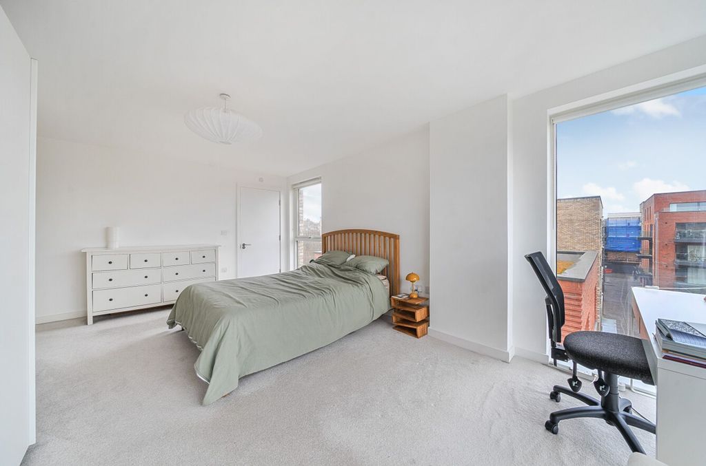 Property photo 3 of 21