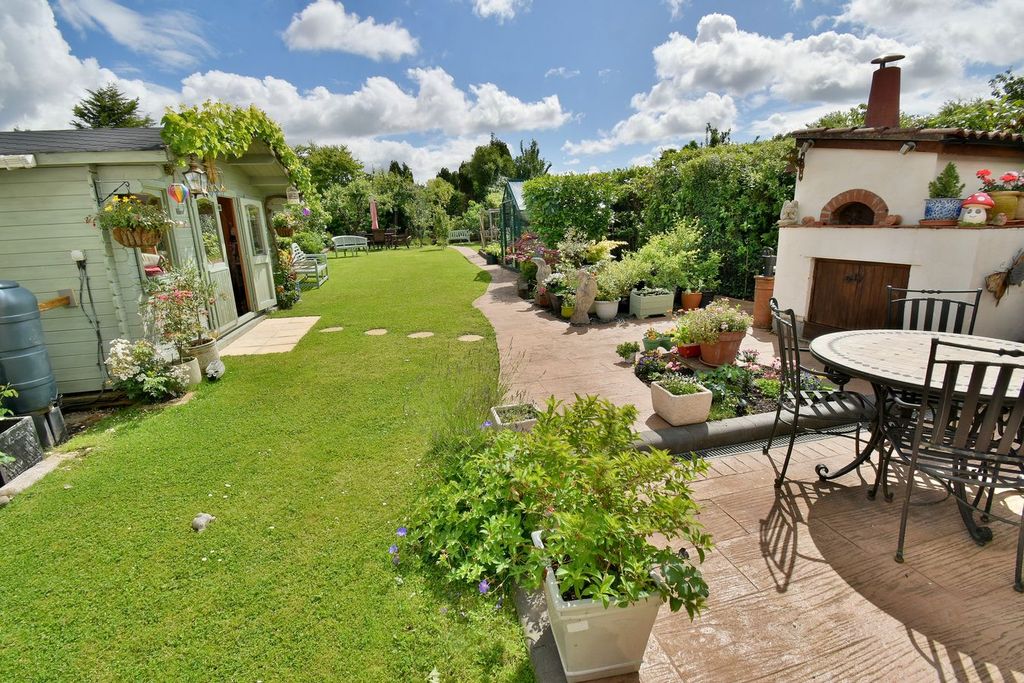 Property photo 2 of 24