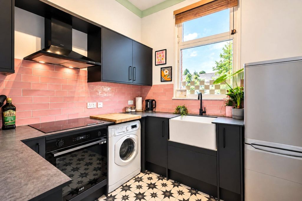 Property photo 3 of 20 Kitchen