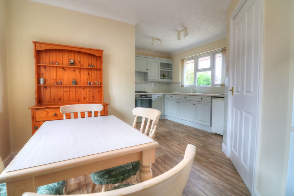 Property photo 2 of 17 Kitchen/Breakfast Room