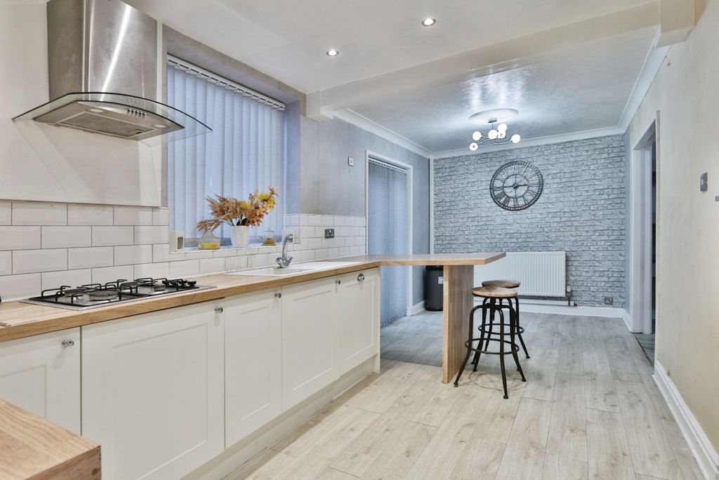 Property photo 3 of 12 3944826
