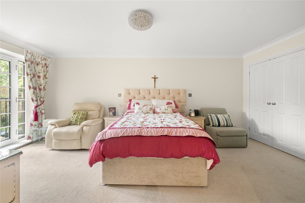 Property photo 3 of 10 Bedroom