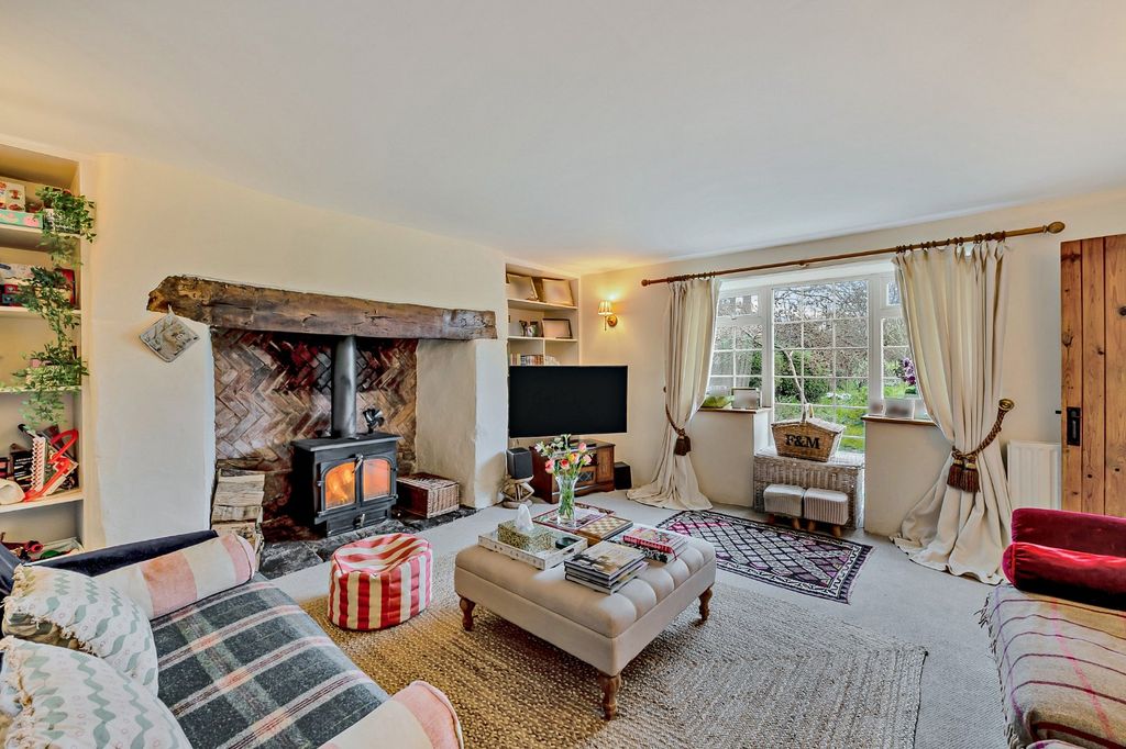 Property photo 2 of 27 Drawing Room
