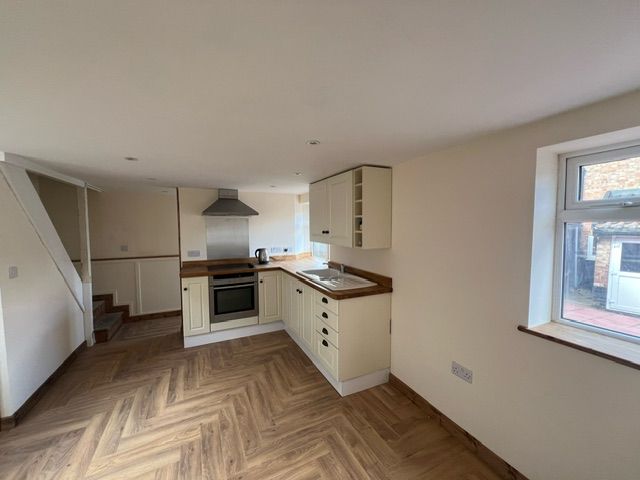 Property photo 3 of 8 Kitchen