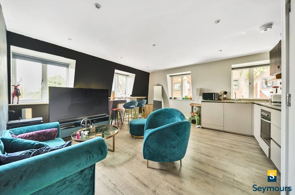 Property photo 2 of 12 Living/Kitchen