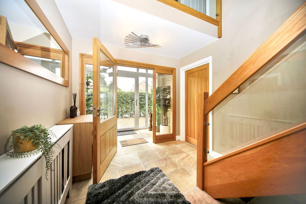 Property photo 3 of 42
