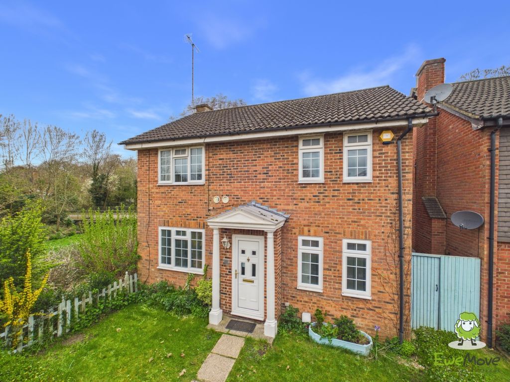 Property photo 1 of 16 Ewemove Estate Agents Basingstoke - Saffron Close