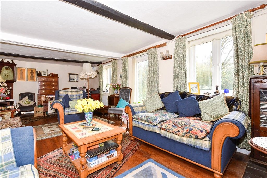 Property photo 2 of 16 Lounge