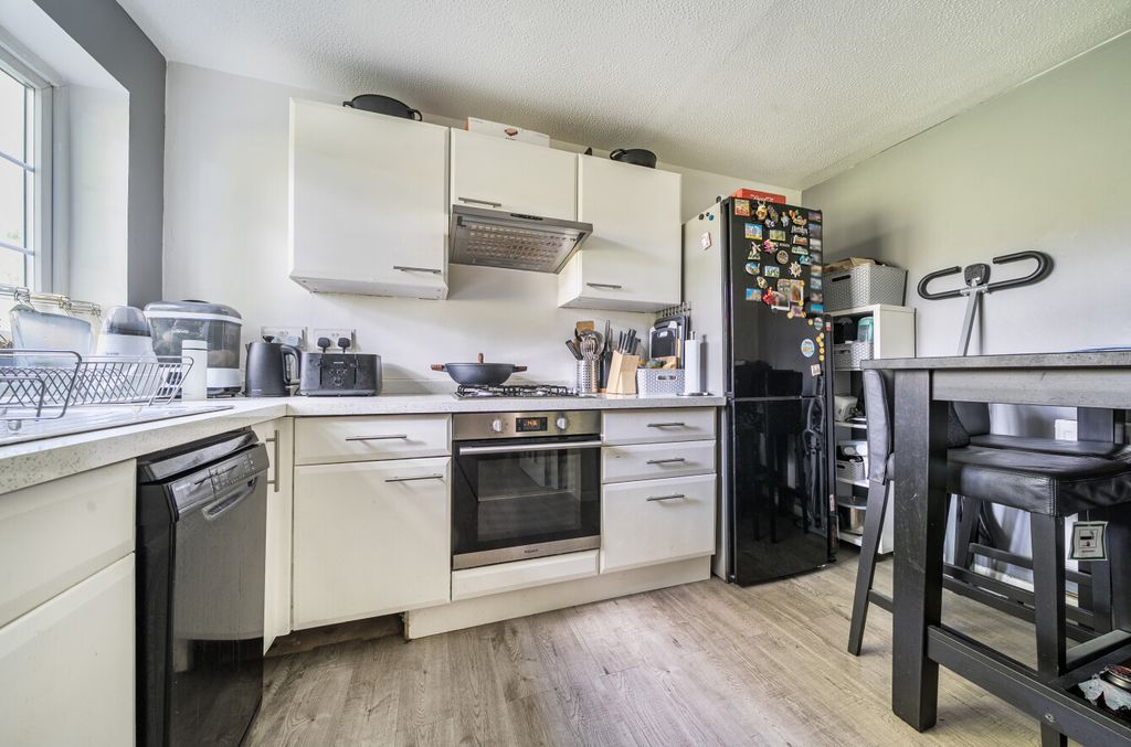 Property photo 2 of 18 Kitchen