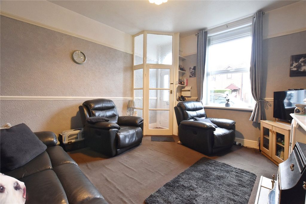 Property photo 3 of 16 Picture No. 12