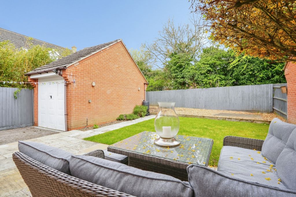 4 bed detached house for saleDittander Close, Bicester, Oxfordshire OX26 photo 2