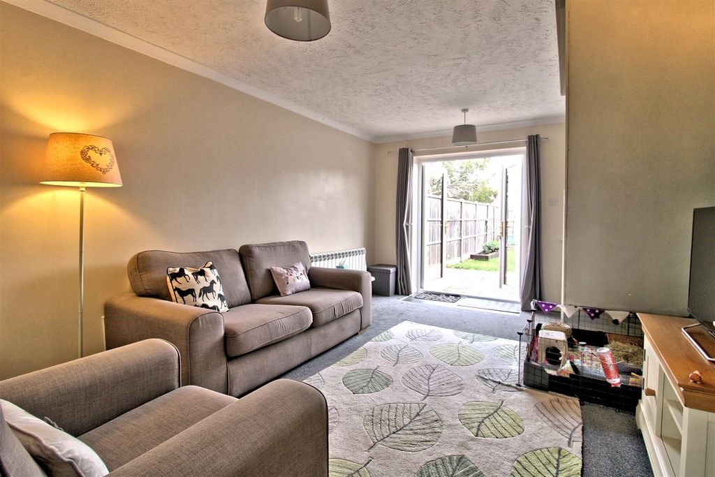 Property photo 2 of 16 Lounge