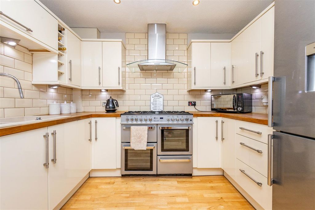 Property photo 3 of 19 Kitchen/Diner