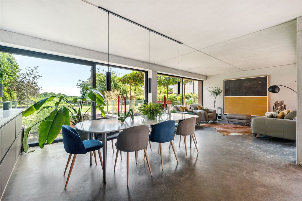 Property photo 3 of 31 Dining