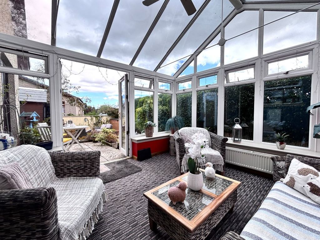 Property photo 2 of 28