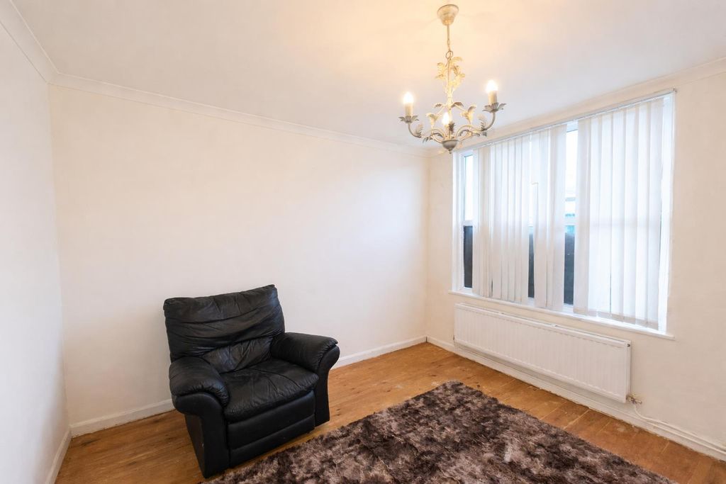 Property photo 3 of 10 Living Room