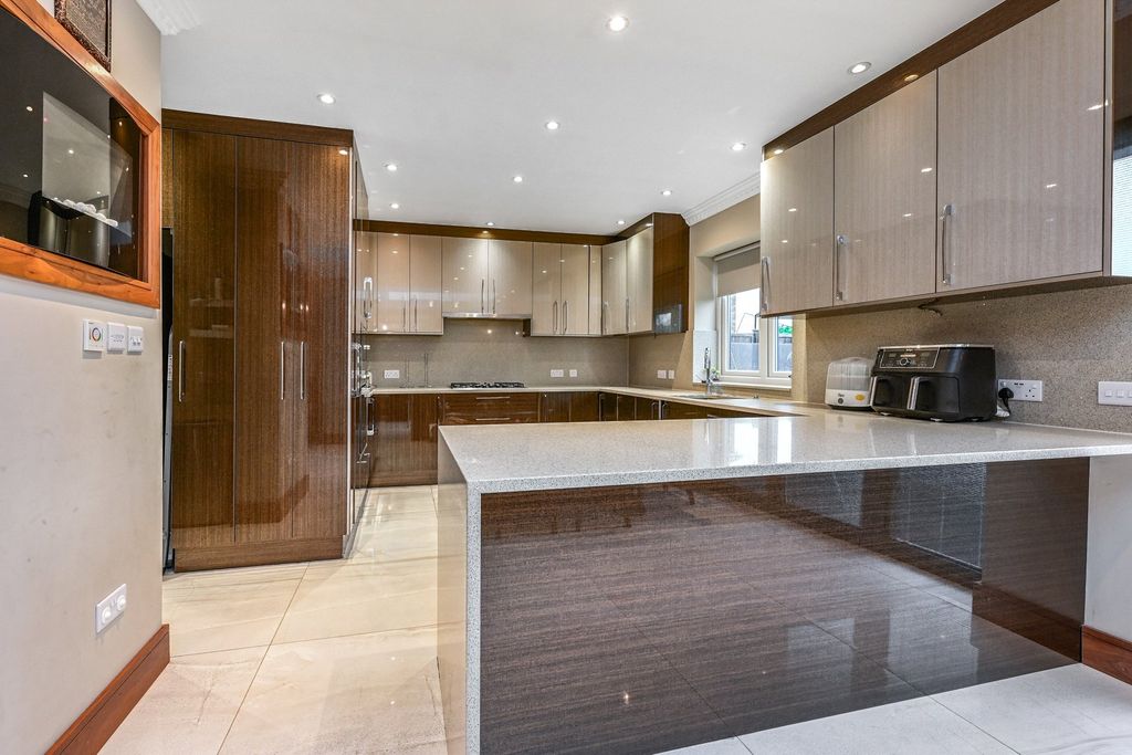 Property photo 2 of 22 Picture No. 10