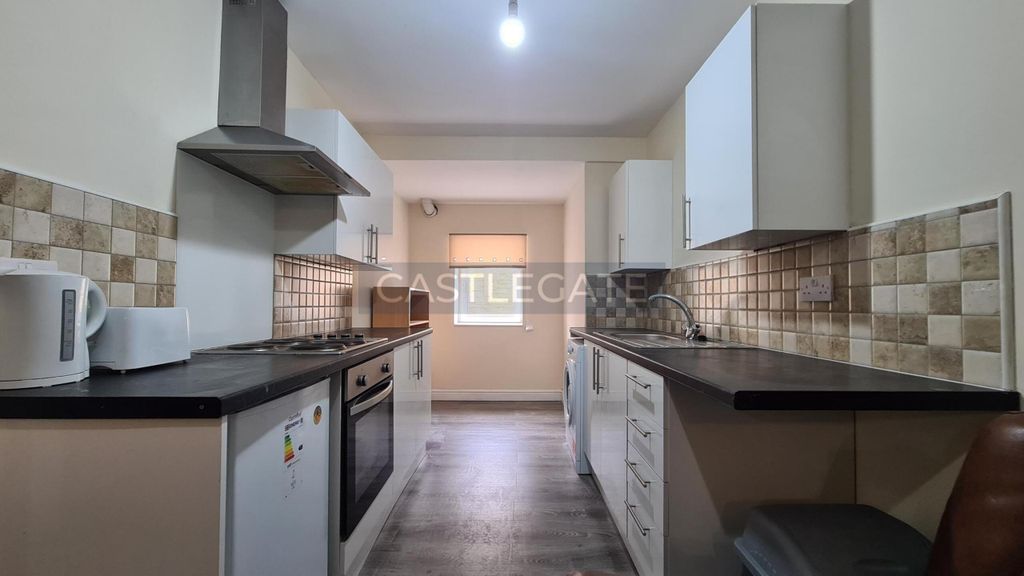 Property photo 2 of 8 Westgate Apartments, Room 10, Temple Close, Huddersfield, HD1 1Ab (12)