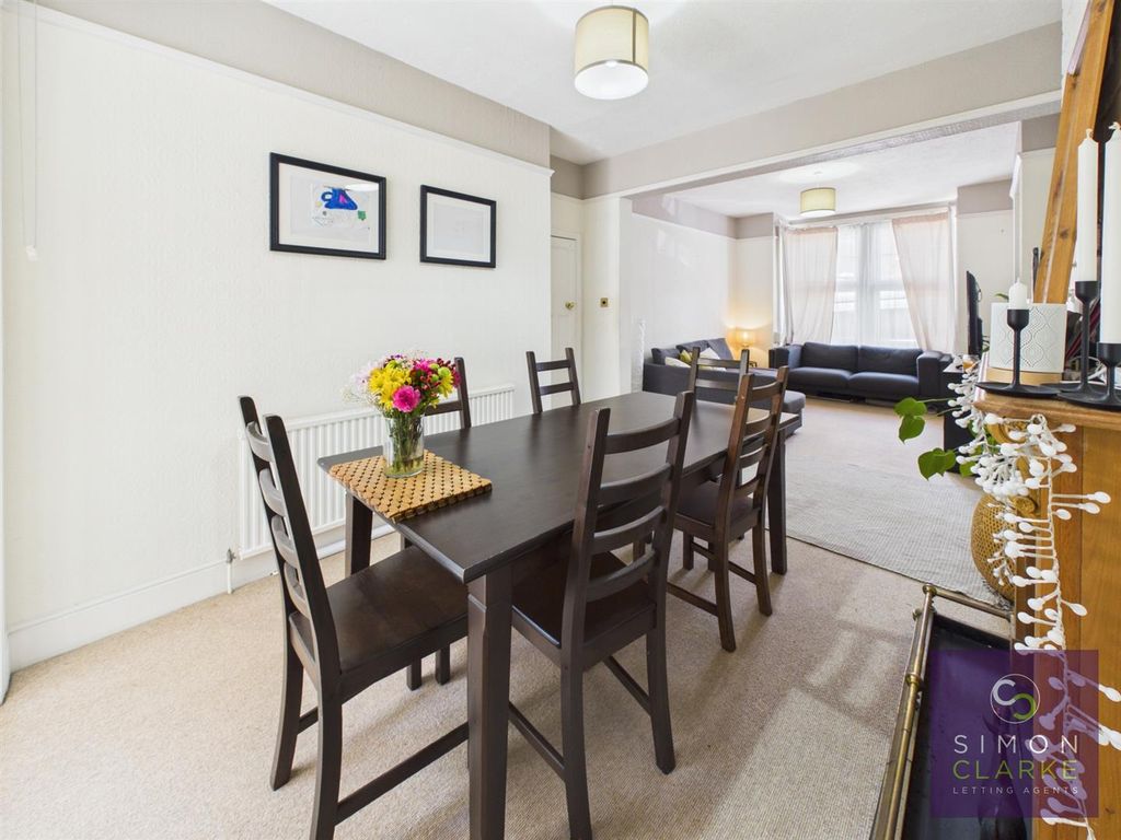 Property photo 2 of 19 Cam05425G0-Pr0131-Still028.Jpg