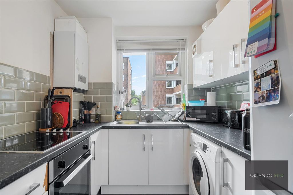 Property photo 2 of 13 33 Morant House Sw9 9Aa-6.Jpg