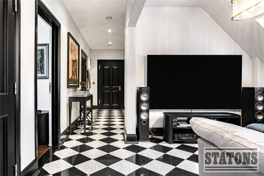 Additional image 5 of 3 bed flat for saleCockfosters Road, Barnet EN4