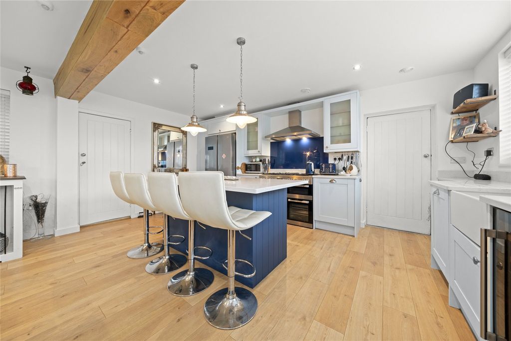 Property photo 2 of 19 Kitchen