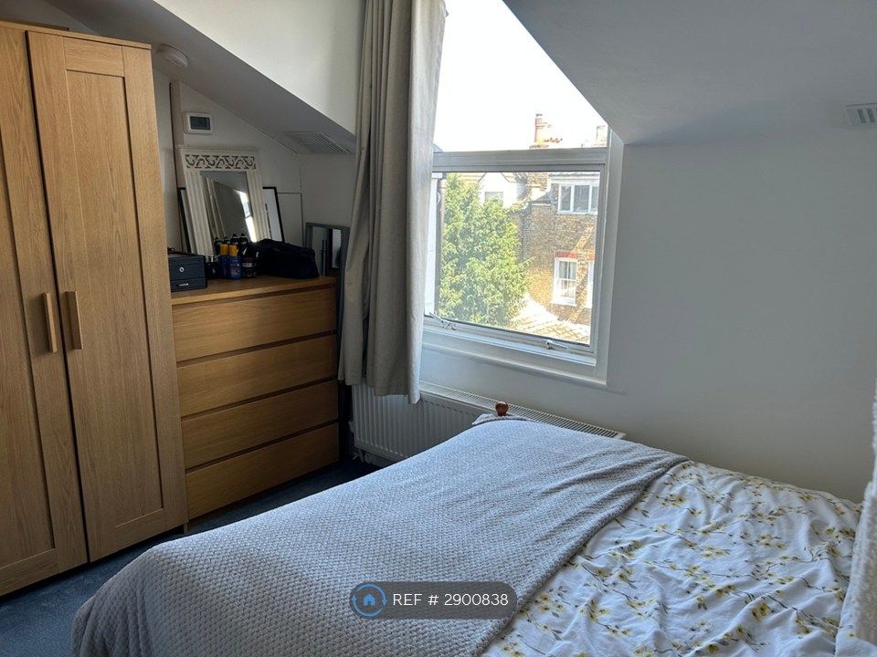 Property photo 3 of 10 Bedroom 2