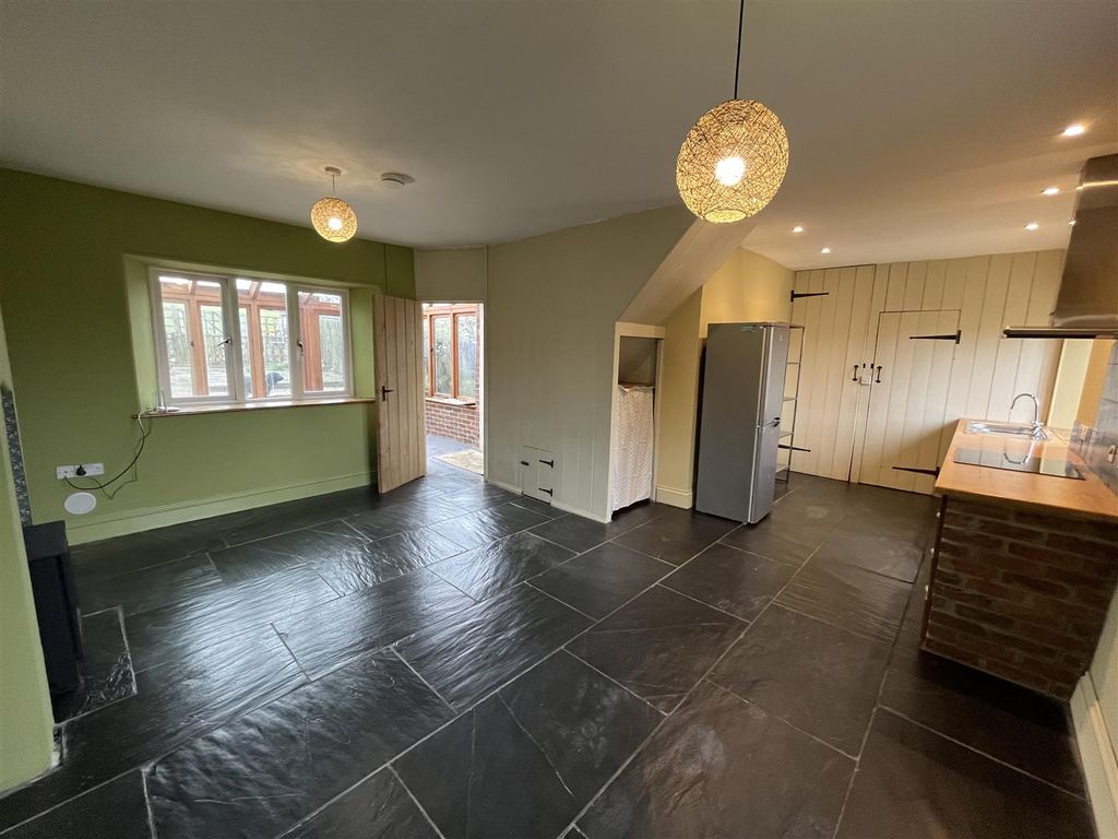 Property photo 2 of 11 Living Room/Kitchen